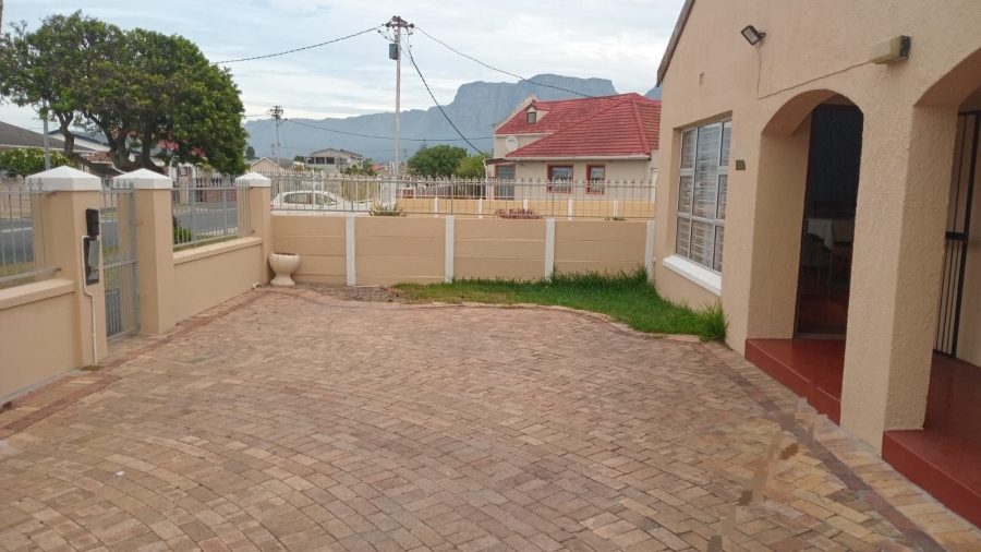 3 Bedroom Property for Sale in Athlone Western Cape